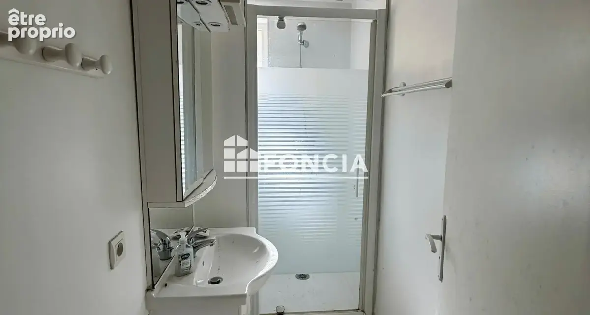 À VENDRE – T3 de 58 m² en centre-ville avec stationnement privatif ! - photo 5