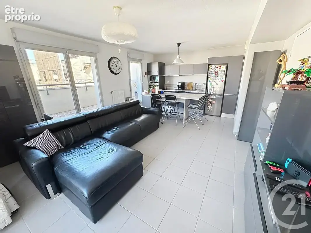 Appartement 4 pièces 76 m² à vendre à Lyon-7e (69007) - photo 2