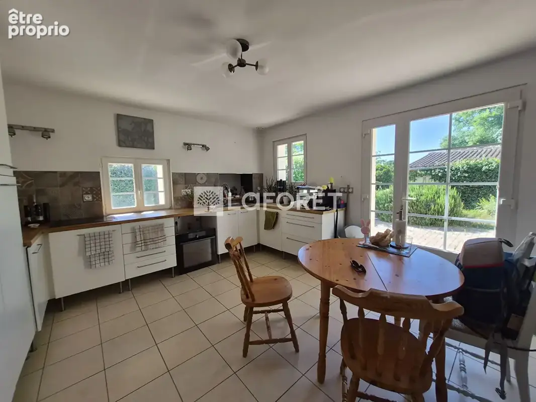 Maison d'habitation avec 2 gîtes au calme et garage. - photo 4