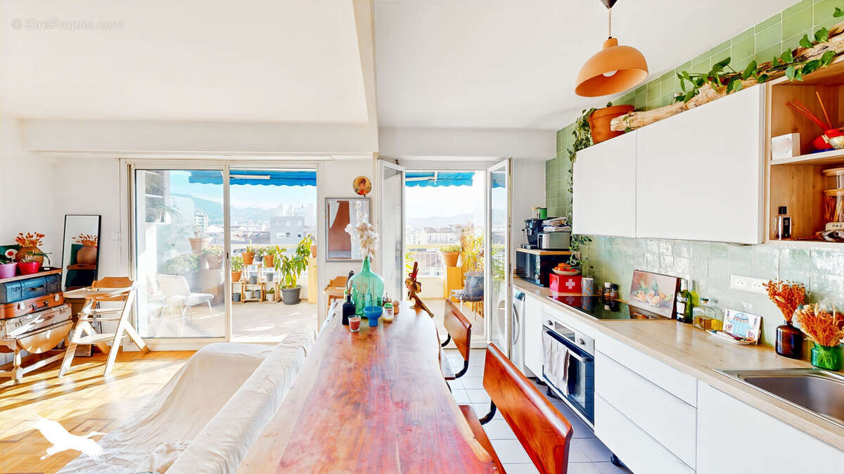 Appartement à MARSEILLE-5E