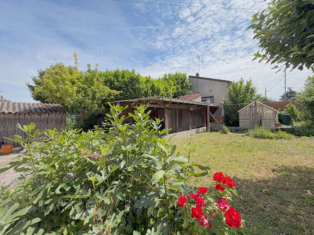 Argenteuil Maison de 4-5 pièces + dépendance sur 316m2 de terrain clos. - photo 3