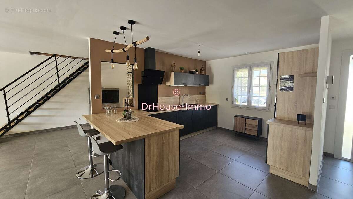 Maison 117 m² à Saint-Jean-Du-Bois  - photo 4