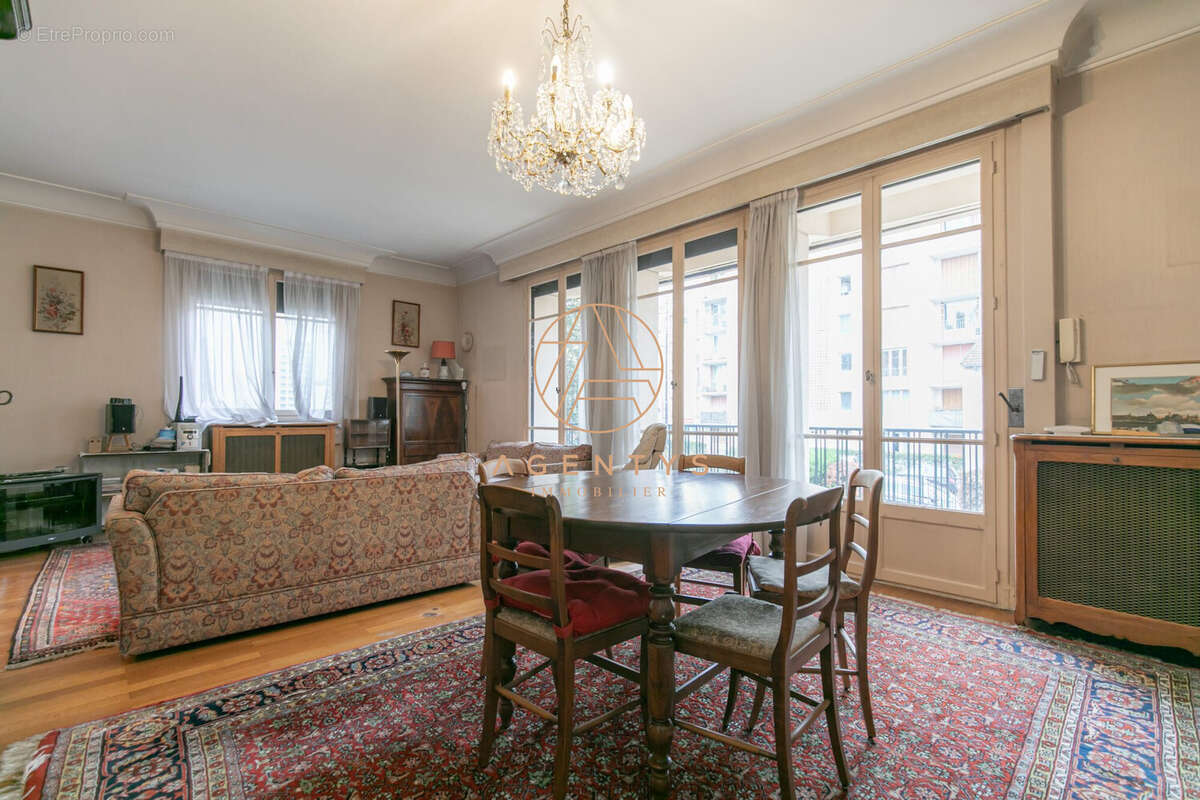 Maison à SAINT-MAUR-DES-FOSSES