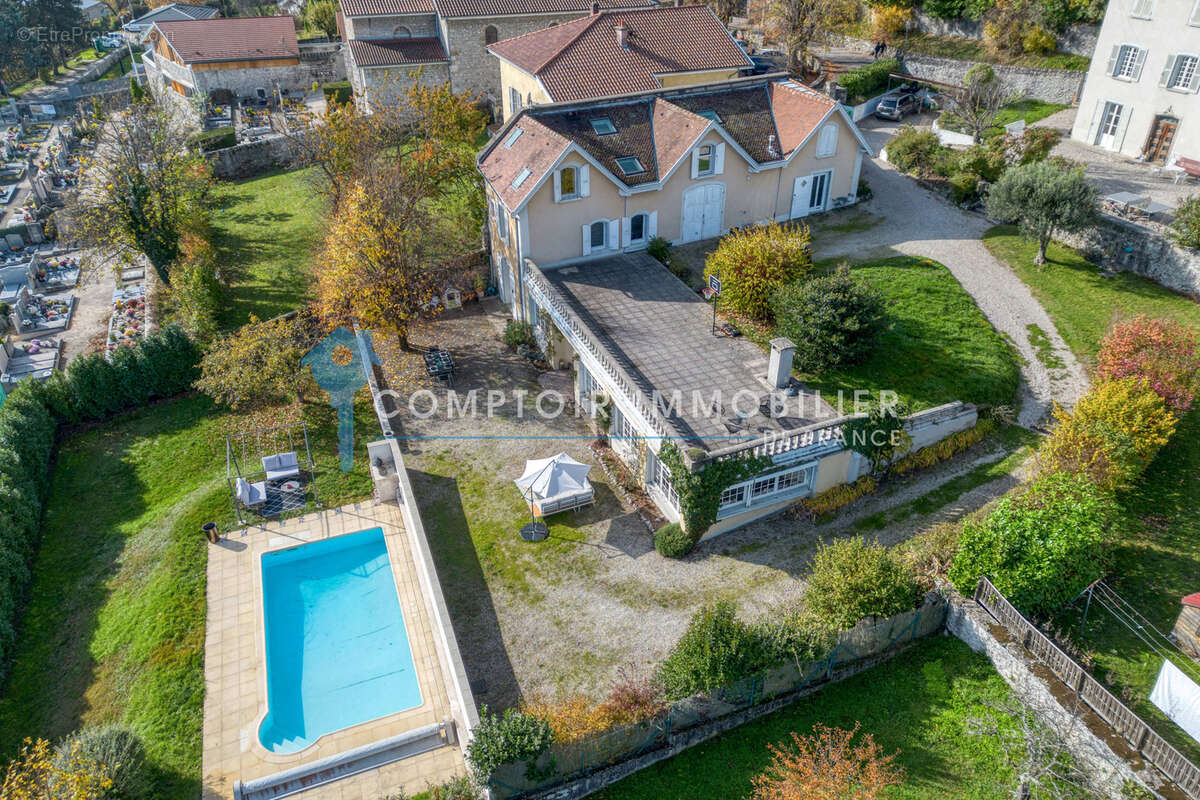 Maison à MEYLAN