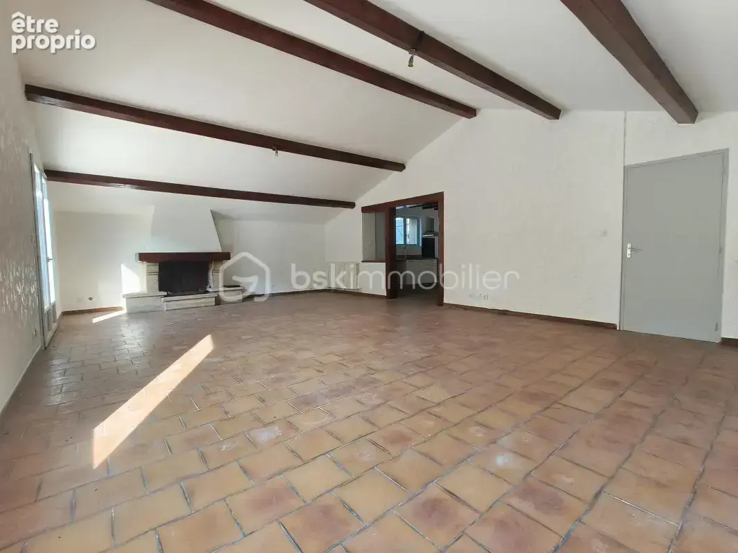 Maison individuelle, en ville, avec garage et jardinet. Trois chambres - photo 2