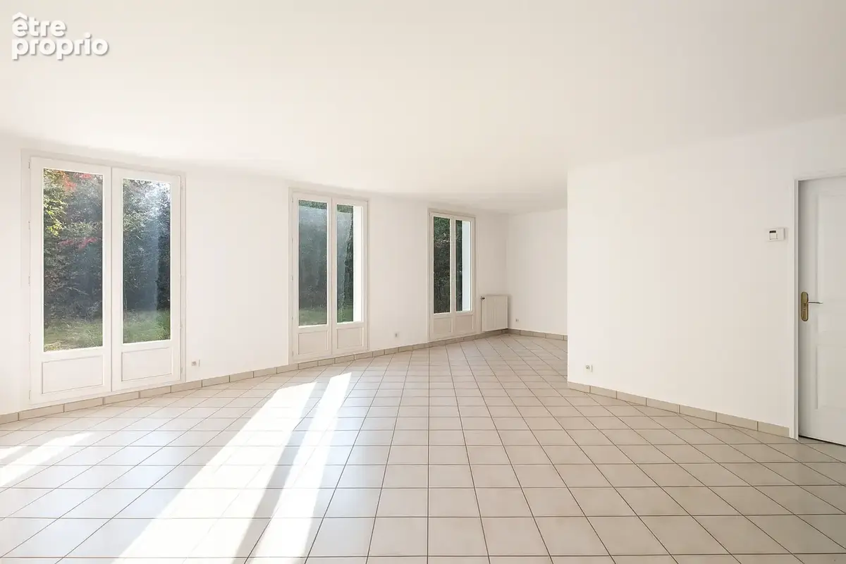 Savigny-le-Temple Bourg   Plain-pied 104 m2   Séjour 36 m2 sud   Jardin & garage   Potentiel - photo 2
