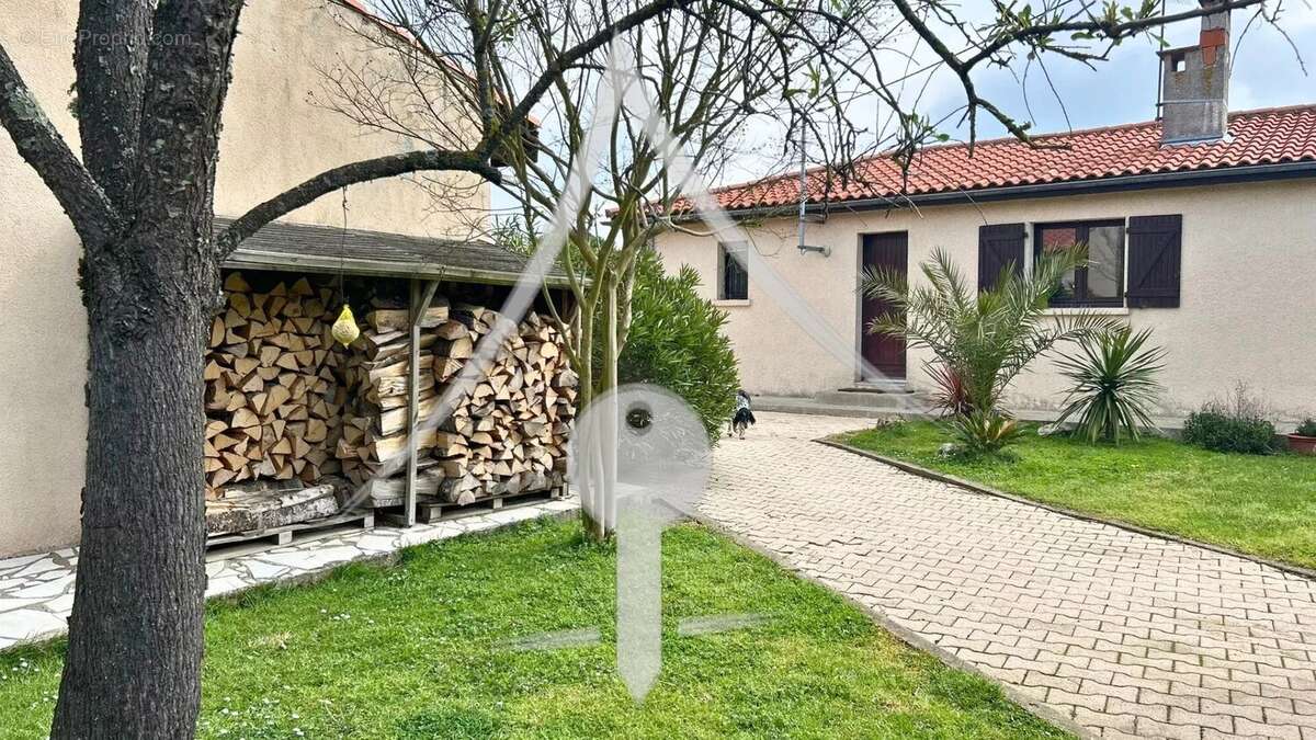 Maison à LAVERNOSE-LACASSE