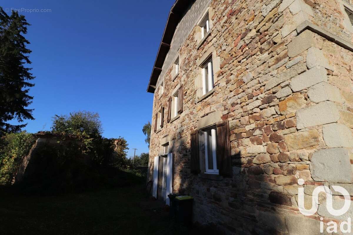 Maison 205 m² à Neuville  - photo 2