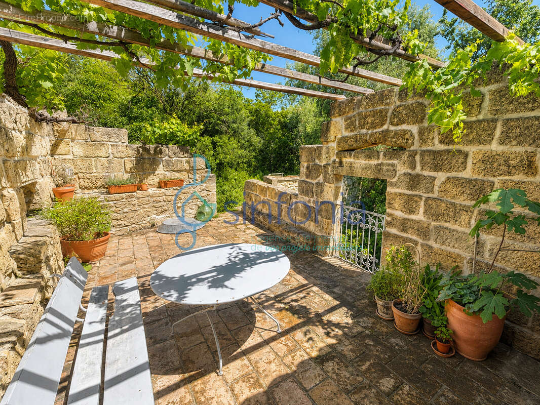 Maison à GALLARGUES-LE-MONTUEUX