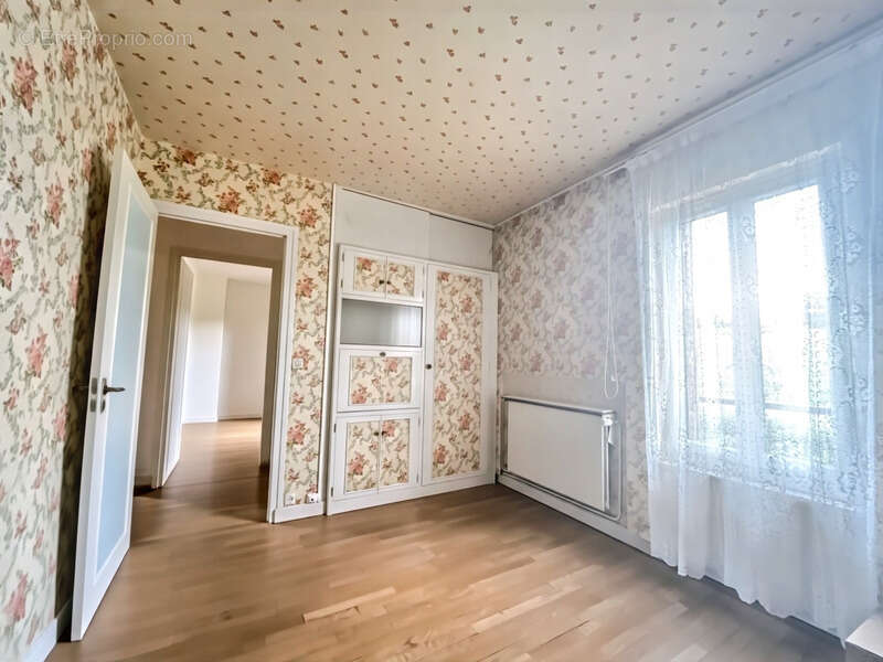 A 5 mn de MARCIGNY – Maison familiale d’environ 163 m² habitables avec terrasse, dépendance, garages et terrain de 1 641 m² - photo 11