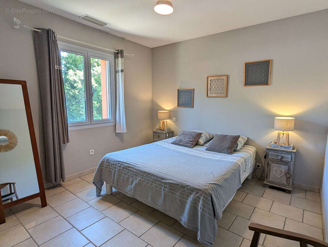 SALERNES, villa de plain-pied, 180 m², garage, piscine, au calme. - photo 12