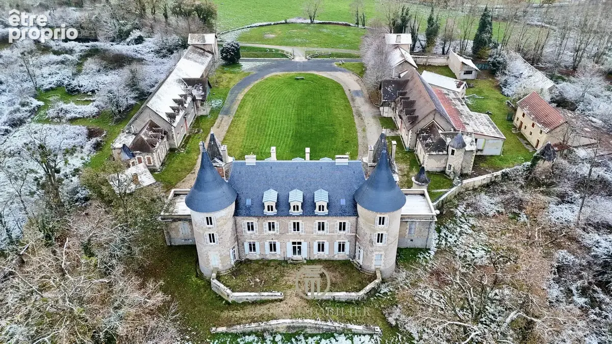 Domaine d’exception avec château et nombreuses dépendances sur 13 hectares   Gros œuvre rénové - photo 2