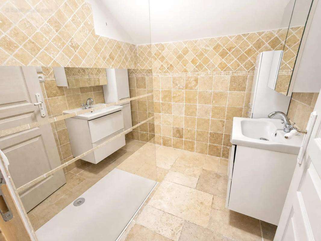 Propriété d'exception aux multiples possibilités - 384 m² - photo 21