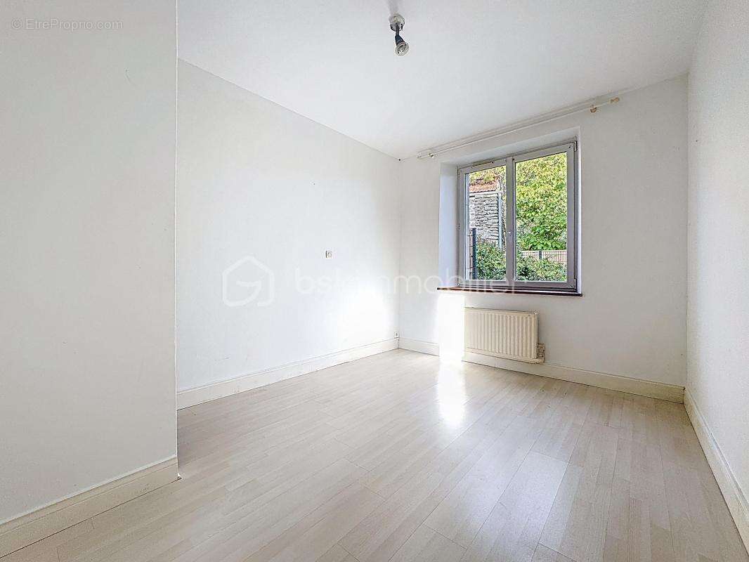 Belle maison en pierres 3 chambres + Jardin / Parking / Portail motorisé - photo 8