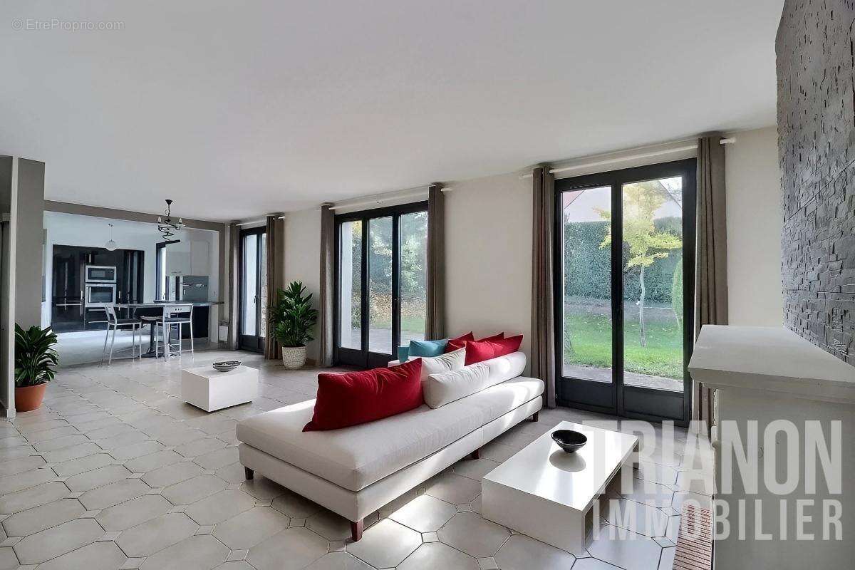 Maison à MORAINVILLIERS