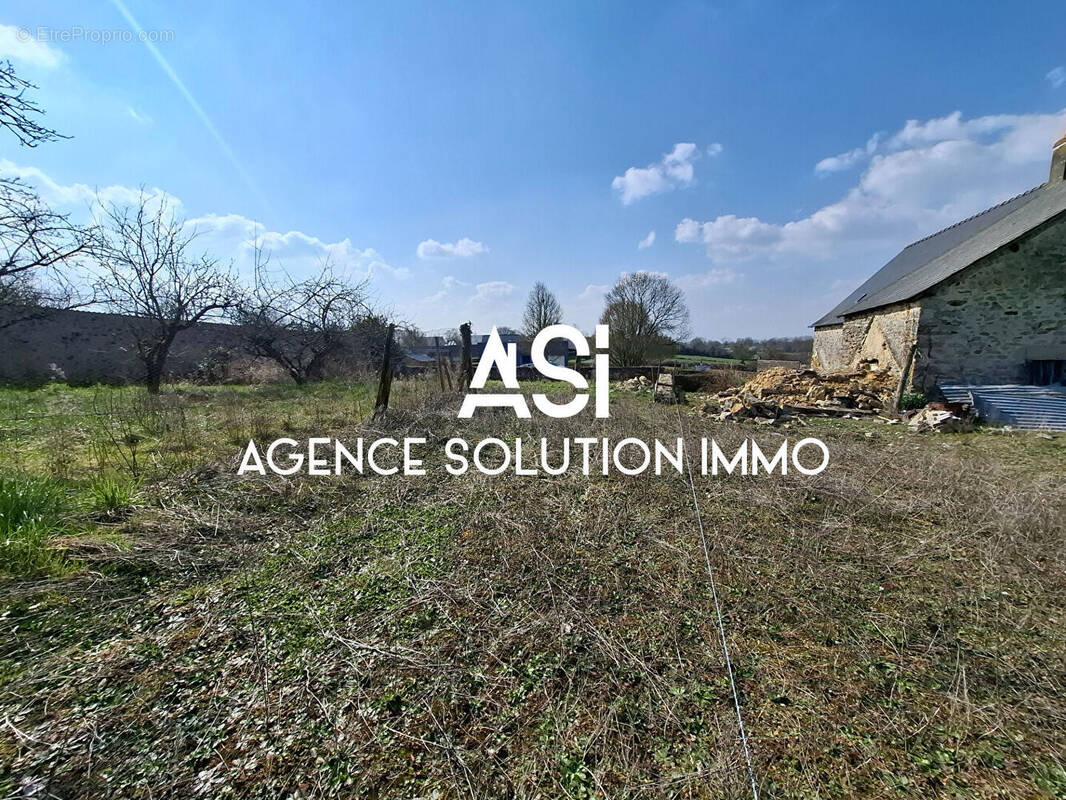 Terrain à SAINT-CHRISTOPHE-DU-LUAT