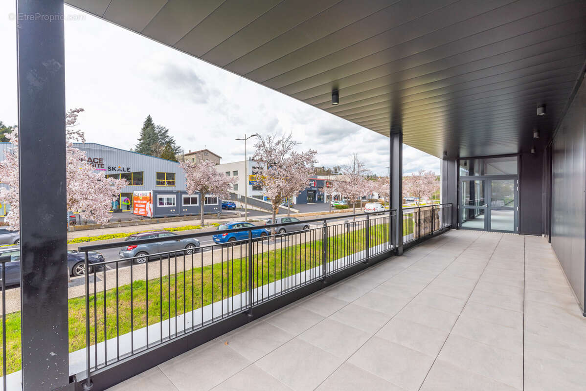 Commerce à BRIVES-CHARENSAC