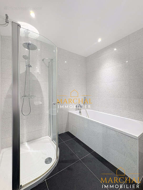 SDB attenante Chambre 1 - Appartement à METZ