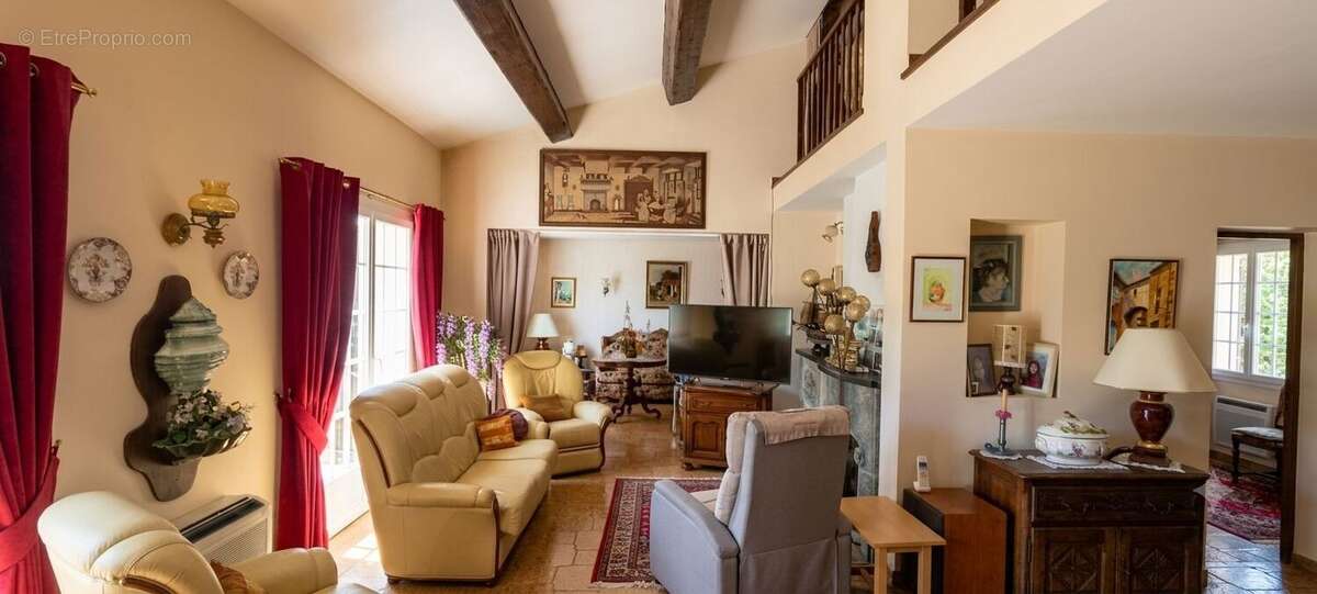 Maison À Vendre type 5 175 m² 1079 m² de terrain secteur le brusc - photo 10