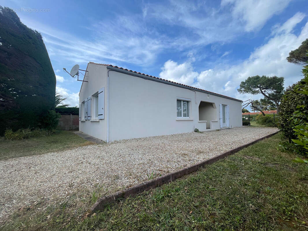 Maison à LA BREE-LES-BAINS