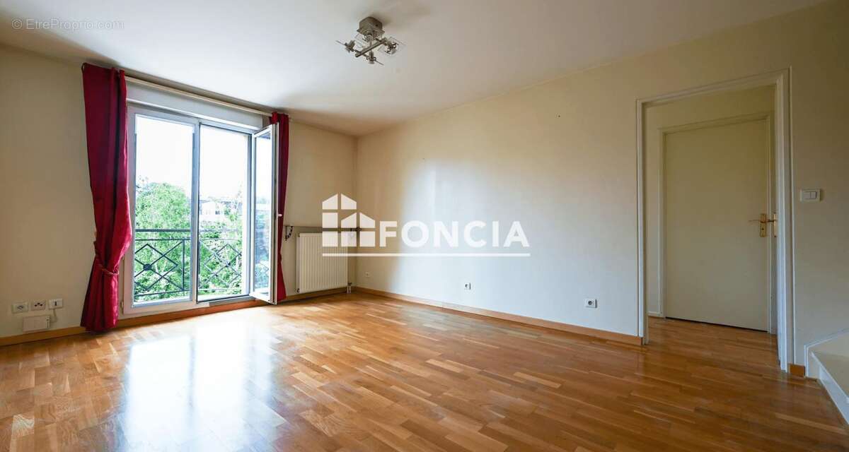 Appartement à VERNEUIL-SUR-SEINE