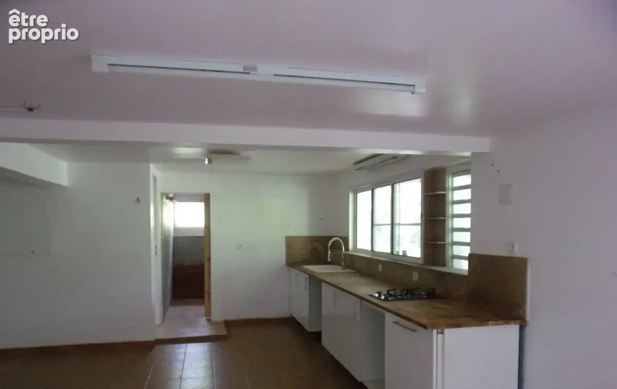 Anse bertrand - maison a vendre de type t3 avec appartement de type t3 - photo 11