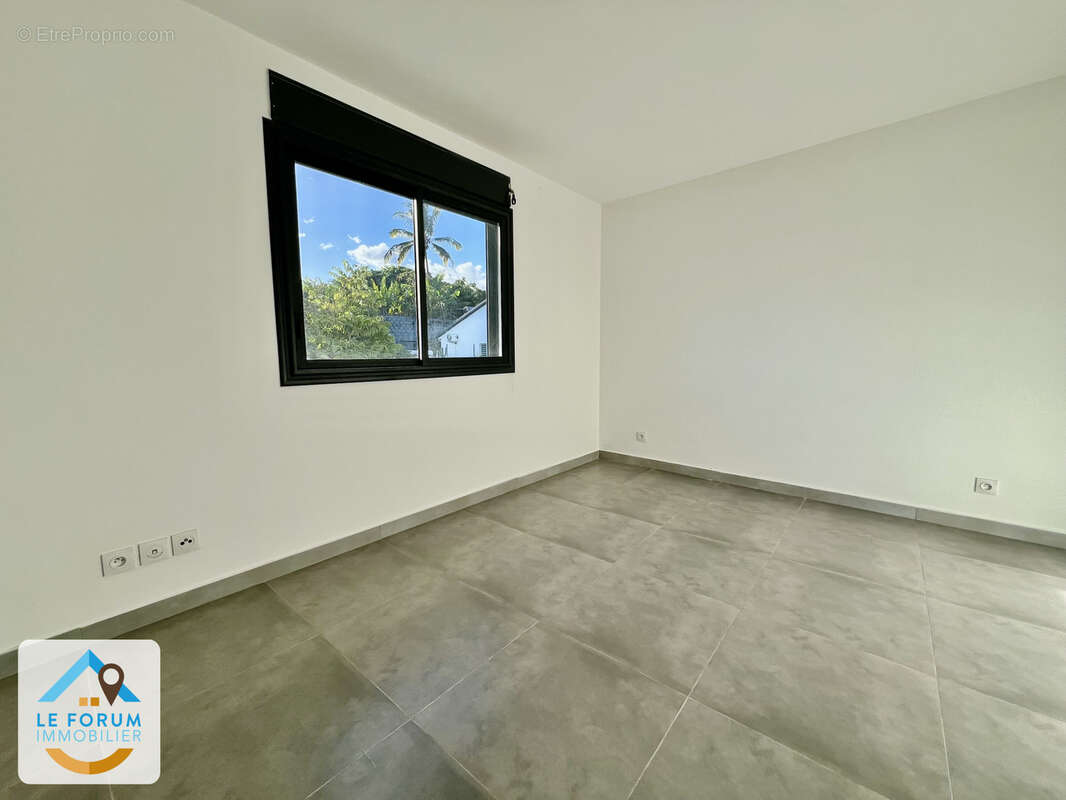 Saint pierre 97410 - villa f4 neuve et fonctionnelle - terrasse - tout à l'égout - terrain piscinable - photo 8