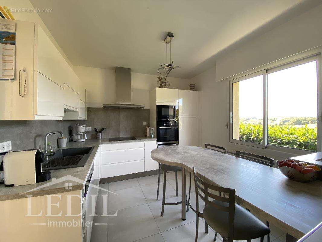 Magnifique Ensemble Immobilier avec Deux Maisons - photo 6