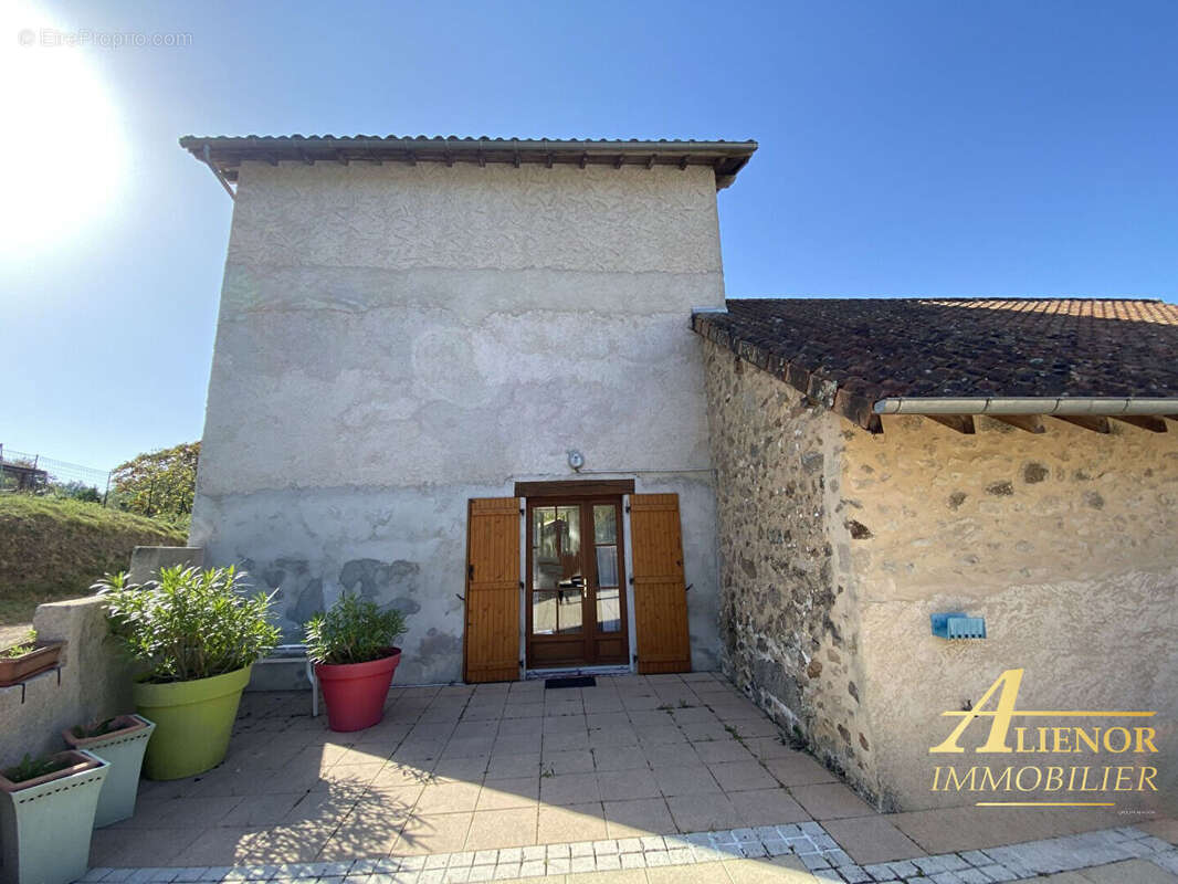 Maison à SAVIGNAC-DE-NONTRON