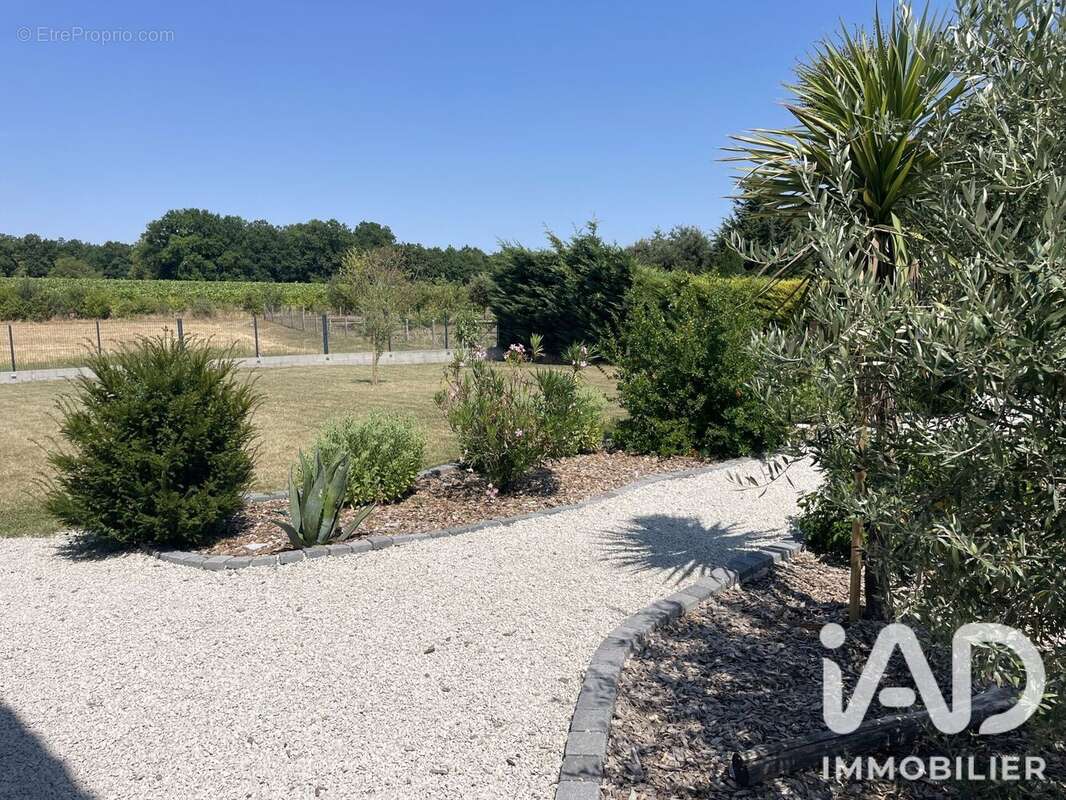 Maison 102 m² à Germignac  - photo 9