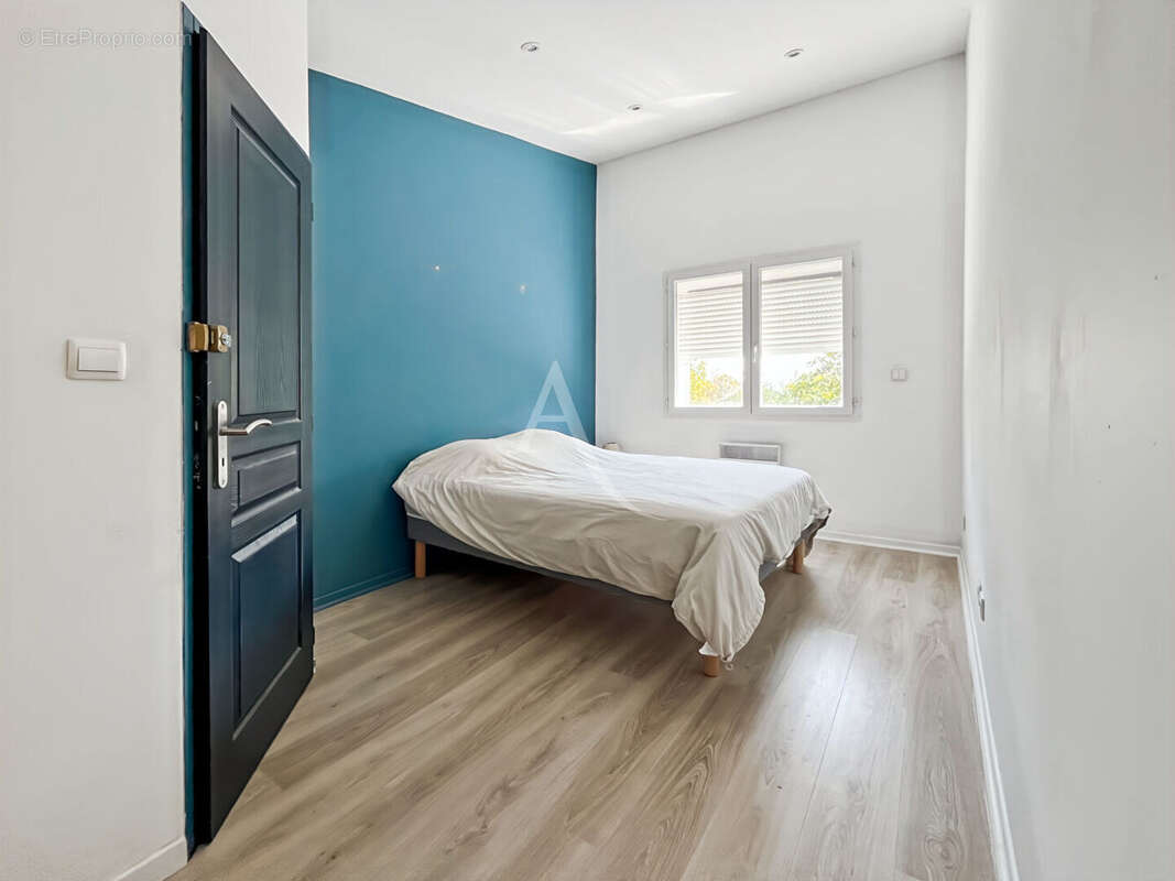 A VENDRE - Maison familiale avec piscine dans quartier calme - photo 12
