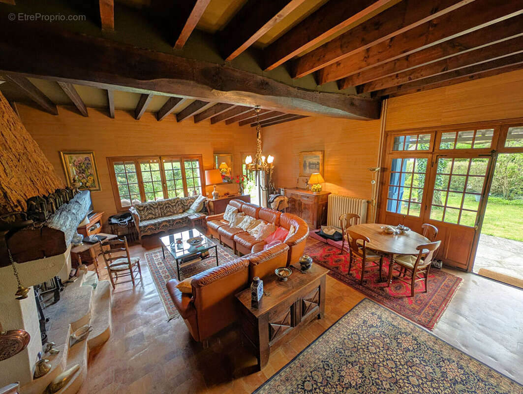 Maison à AILLANT-SUR-THOLON