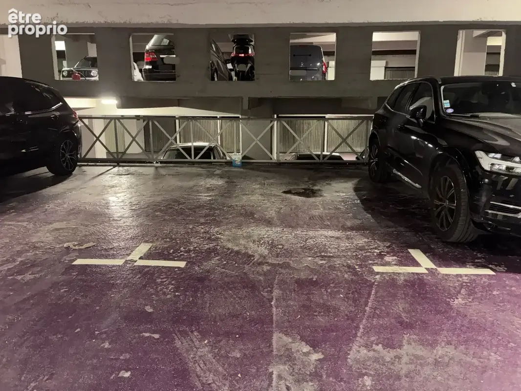 Parking à PARIS-9E
