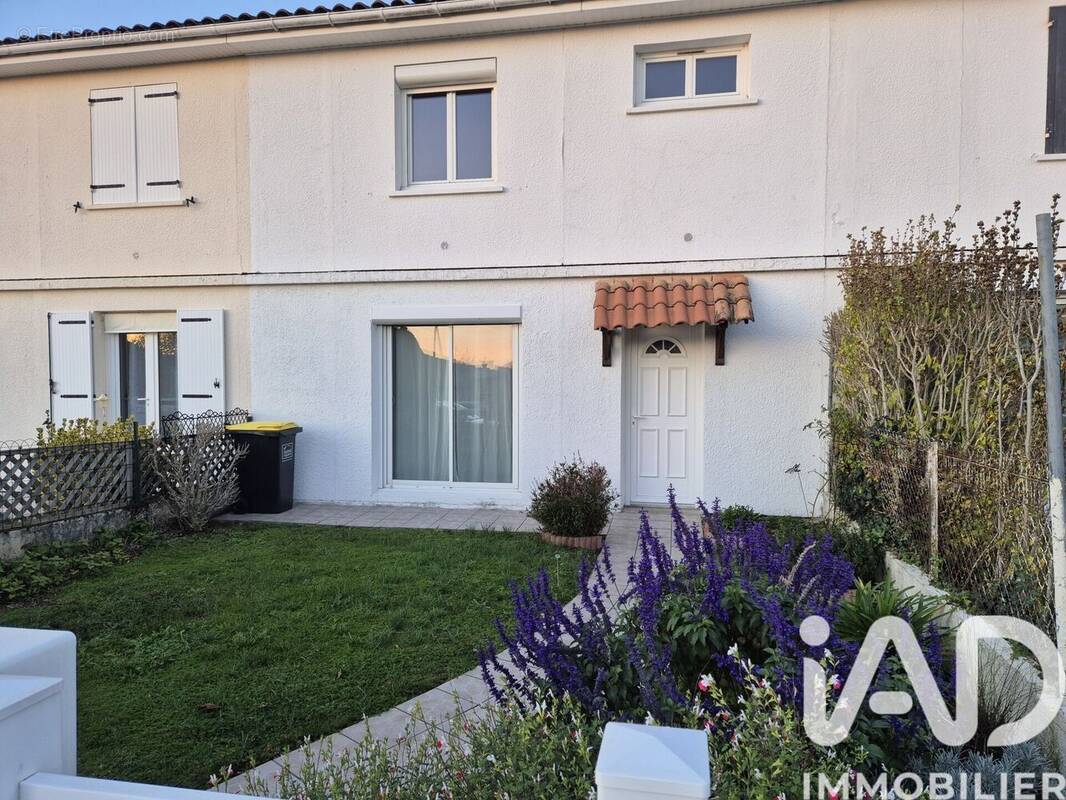 Photo 1 - Maison à LA COURONNE