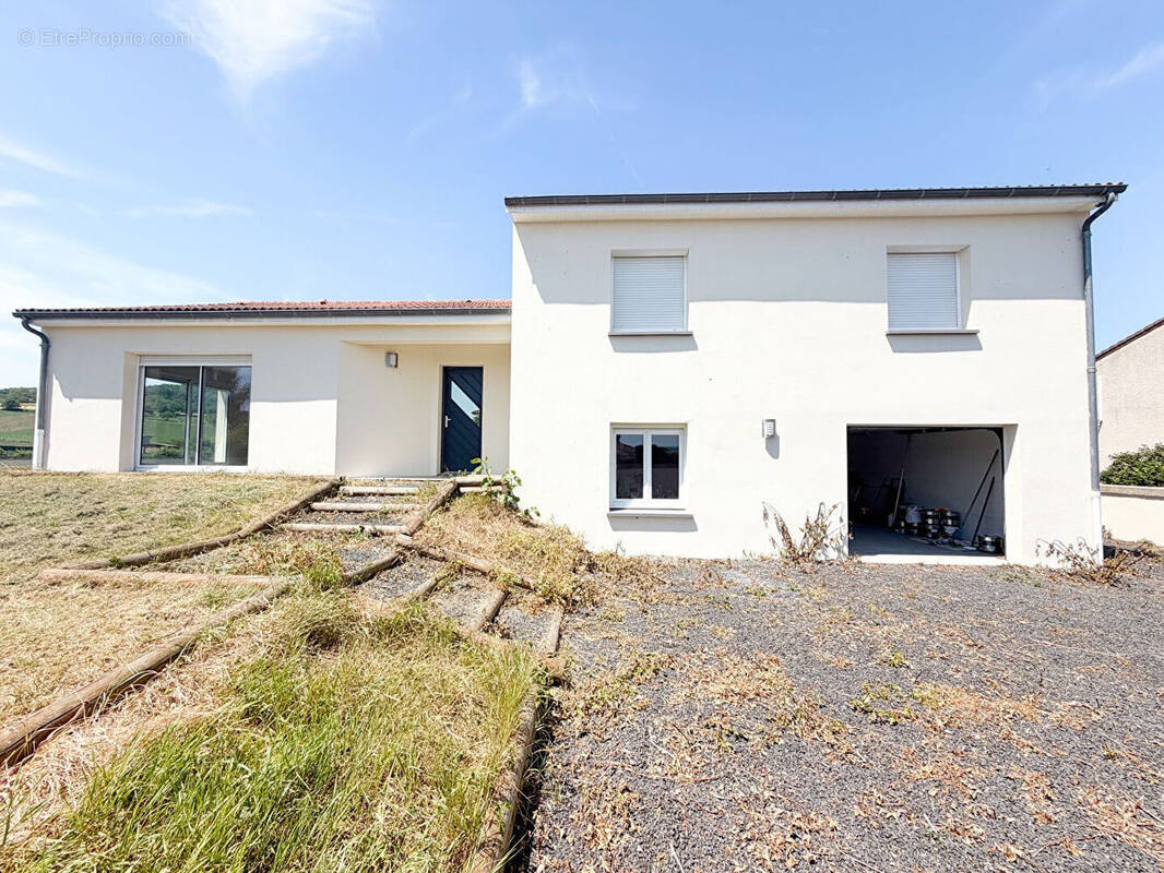 Maison à SEYCHALLES