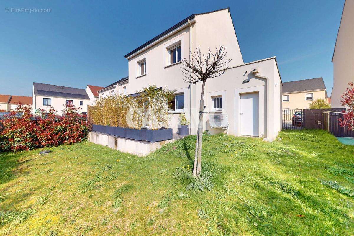 Maison à CHAUCONIN-NEUFMONTIERS