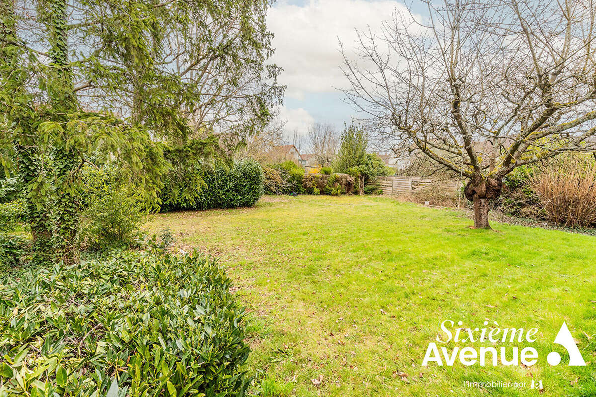 Maison à SAINTE-GENEVIEVE-DES-BOIS
