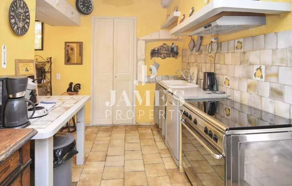 Maison à MAS-BLANC-DES-ALPILLES