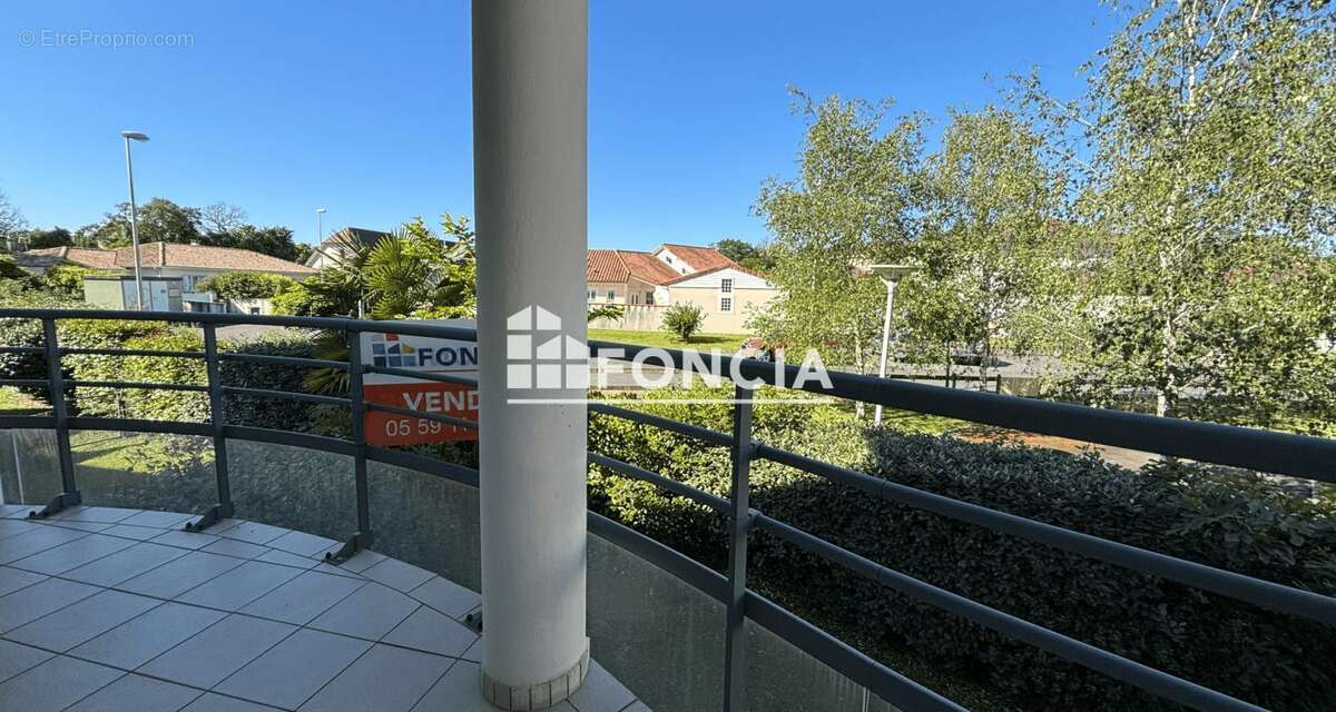 Appartement à LONS