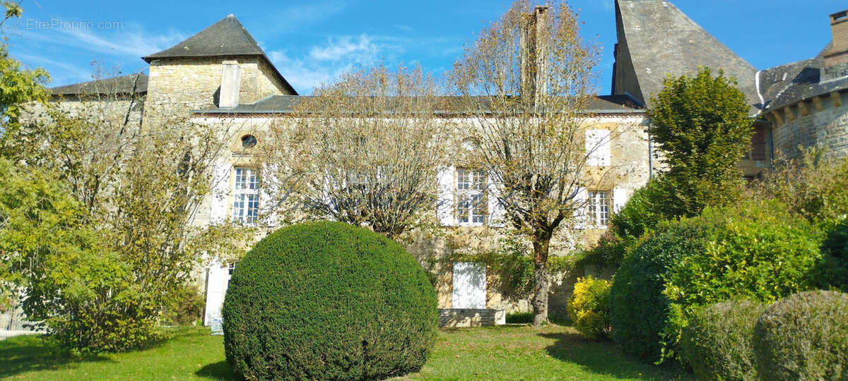 Maison à HAUTEFORT