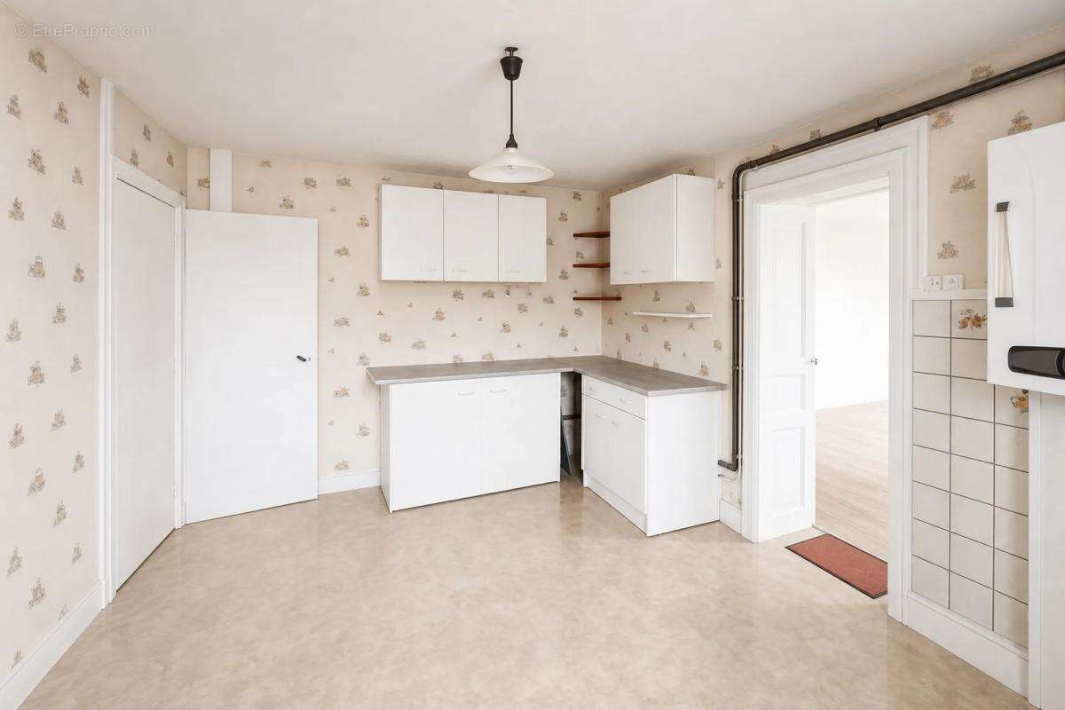 IMMEUBLE de 4 appartements de 306 m² à Bruyères - photo 4