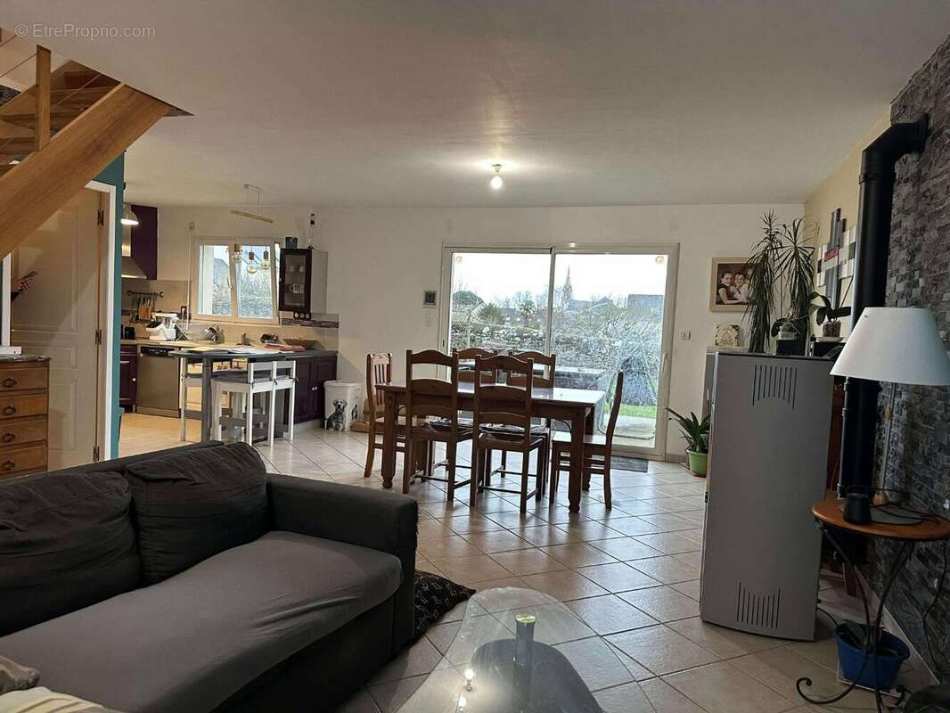 Maison à SAINT-LAMBERT-DU-LATTAY