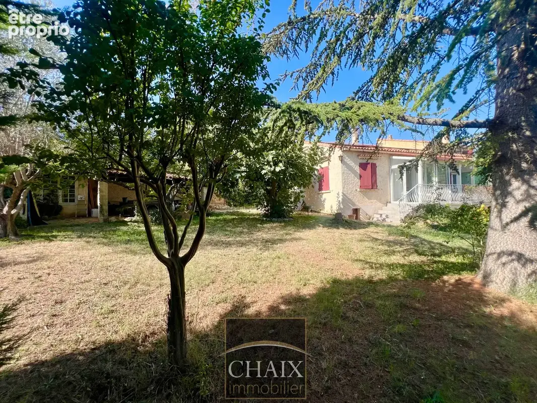 83640 SAINT ZACHARIE - Villa type 6 avce piscine vue collines - photo 25