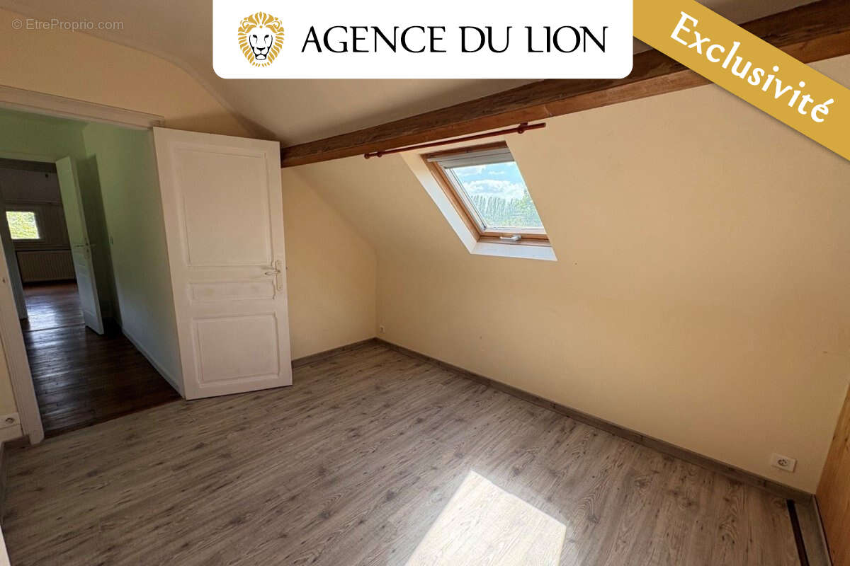Maison à CHERISY
