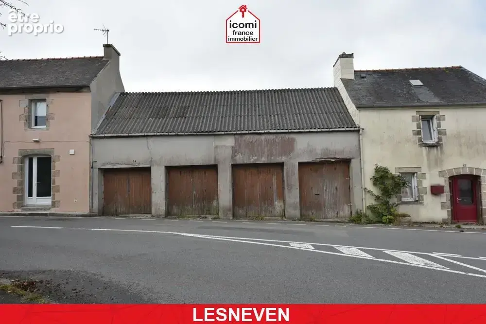 Finistere - lesneven (29260) - a vendre - garage 12m² - porte battante en bois - ideal stockage ou stationnement 1 voiture - photo 2