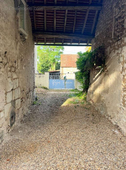 Maison à YZEURES-SUR-CREUSE