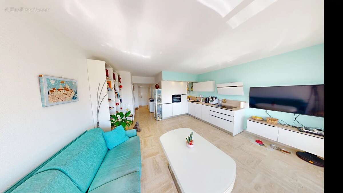 Appartement à VILLENEUVE-LOUBET