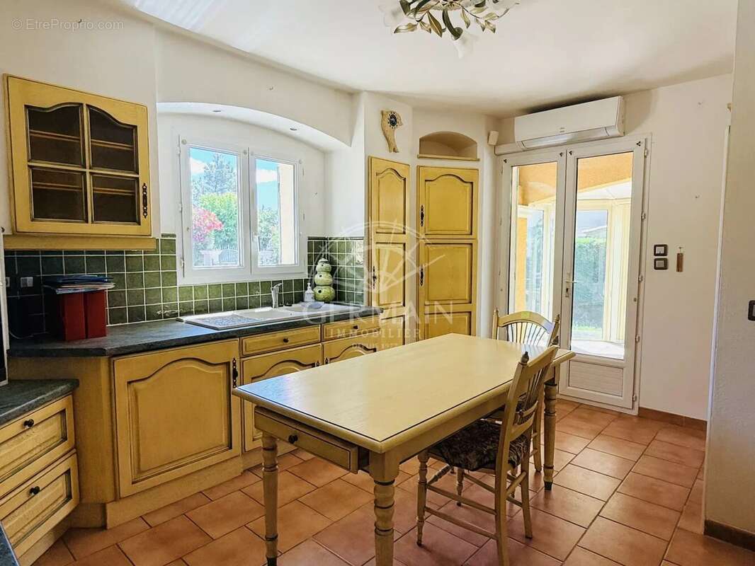 L'Isle-sur-la-Sorgue, Proche du centre-ville, maison traditionnelle de plain-pied de 120 m² - photo 3
