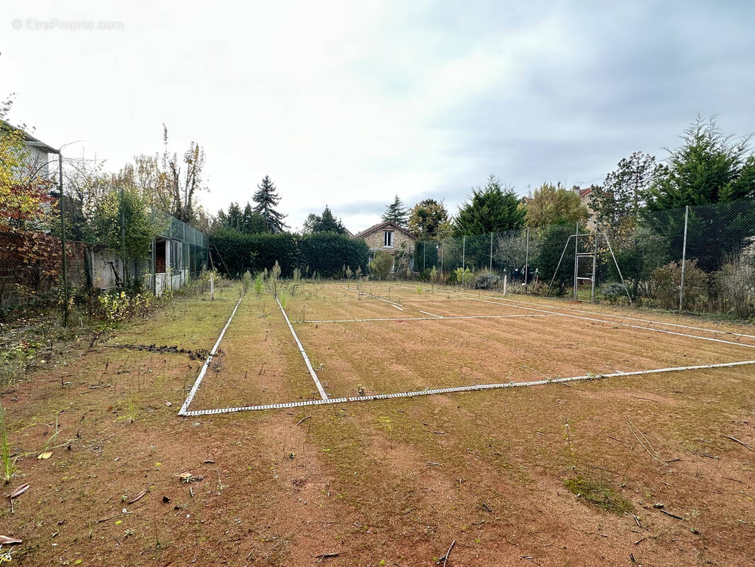 Terrain à VAIRES-SUR-MARNE