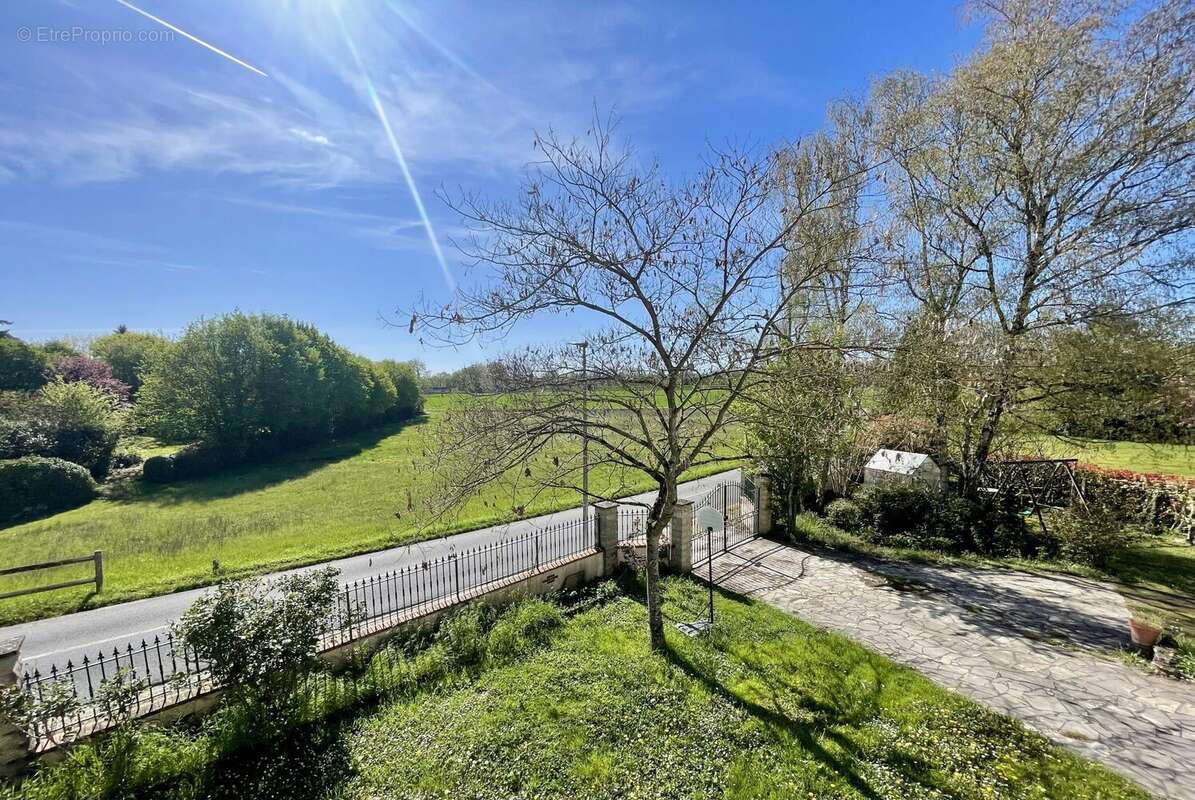 Maison à LA CHAPELLE-SAINT-MESMIN